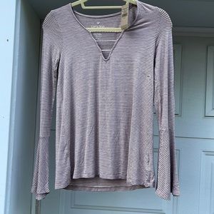 Brand new flowy cotton top American Eagle. Purple color